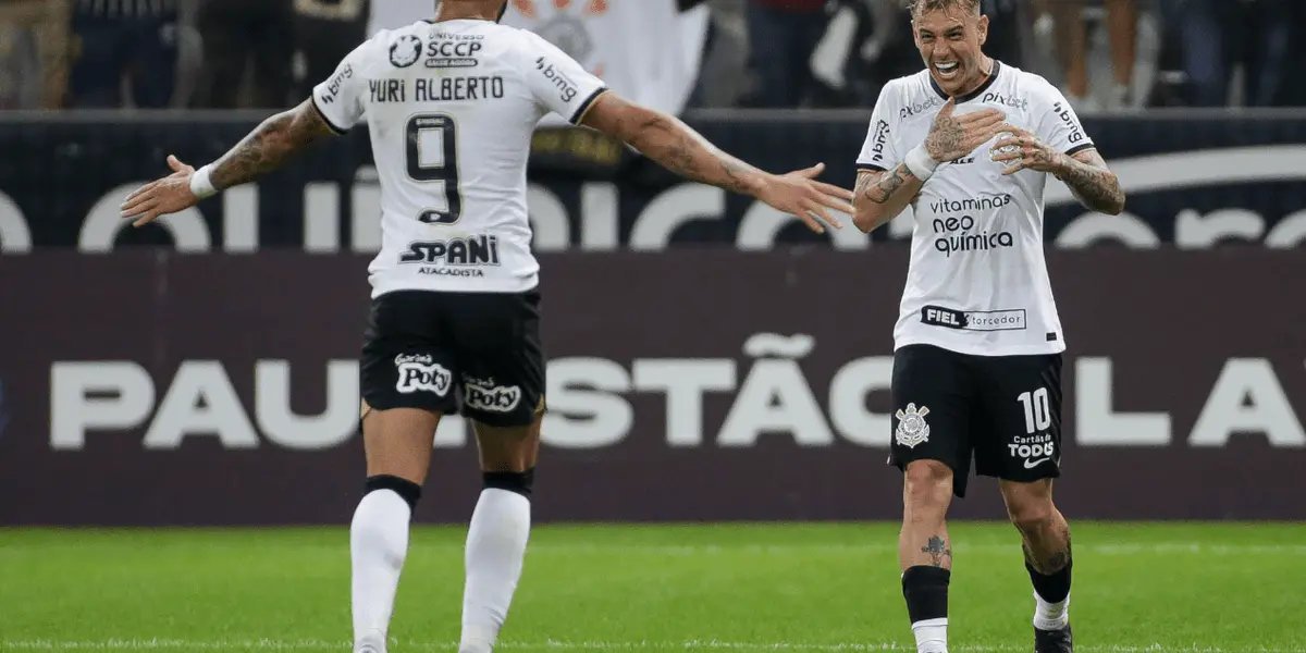 Yuri Alberto e Róger Guedes, jogadores do Corinthians, se irritaram com uma finalização para fora do jovem Wesley, de apenas 18 anos