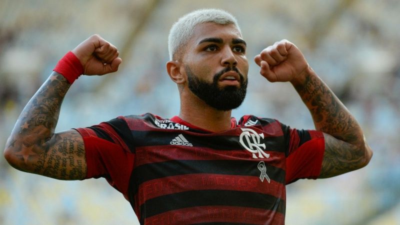 Quem é o jogador do Flamengo que vende mais camisetas? Quanto dinheiro  rende ao Mengão