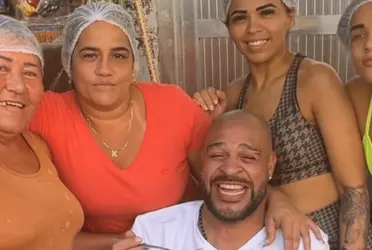 Ex-jogador postou vídeo em redes sociais se divertindo em um restaurante raiz