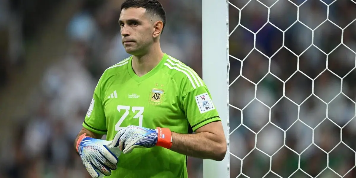 Goleiro argentino explicou sobre gesto obceno após receber o prêmio de Melhor Goleiro