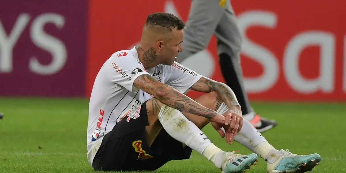 Goleiro do Corinthians concedeu entrevista coletiva e comentou sobre a situação do meia