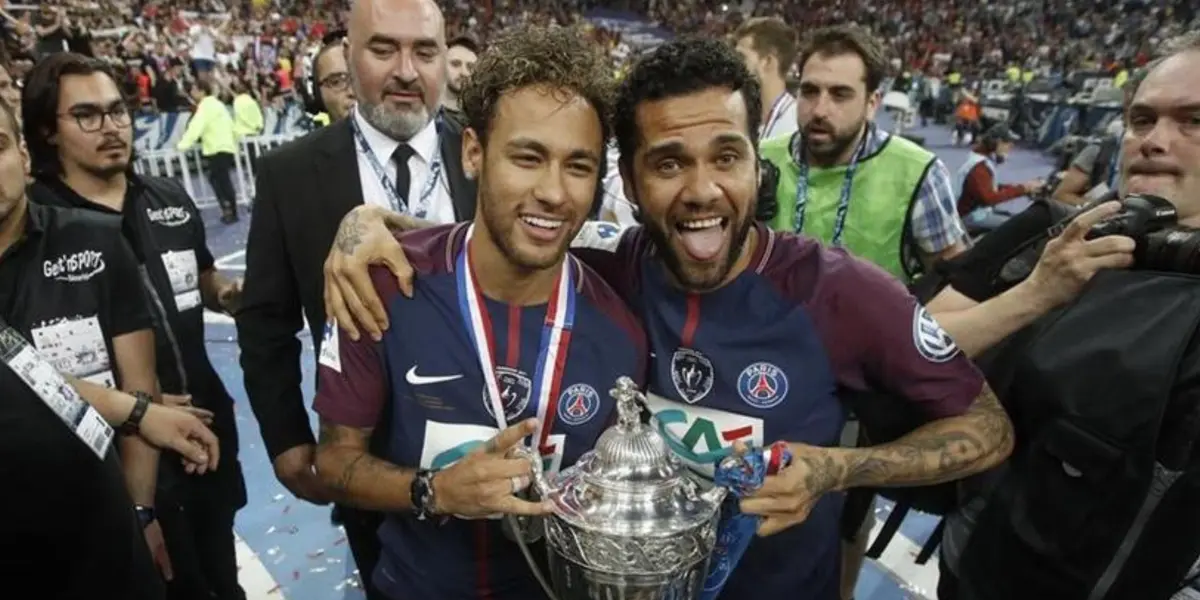 Os dois jogadores são amigos próximos e atuaram juntos no Barcelona e no PSG