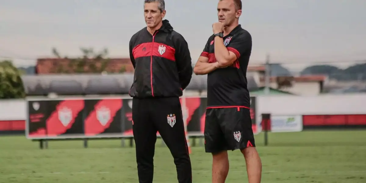 Treinador revelou conversa com o jogador