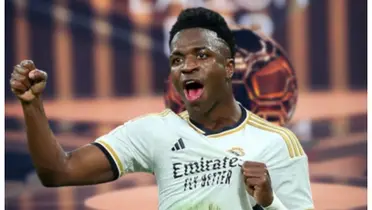 Vinicius Júnior feliz com a camisa do Real Madrid